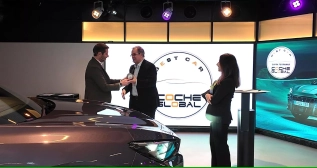Víctor Sarasola recibe el Best Car Coche Global Víctor Sarasola recibe el Best Car Coche Global
