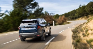 El Dacia Bigster, desde atrás