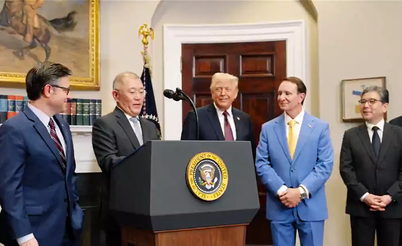 Donald Trump junto a Chung Eui-sun, presidente de Hyundai Donald Trump junto a Chung Eui-sun, presidente de Hyundai