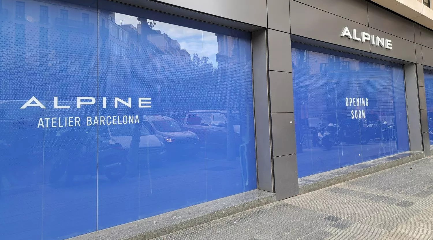 Obras de reforma en el recién inaugurado Atelier Alpine de Barcelona