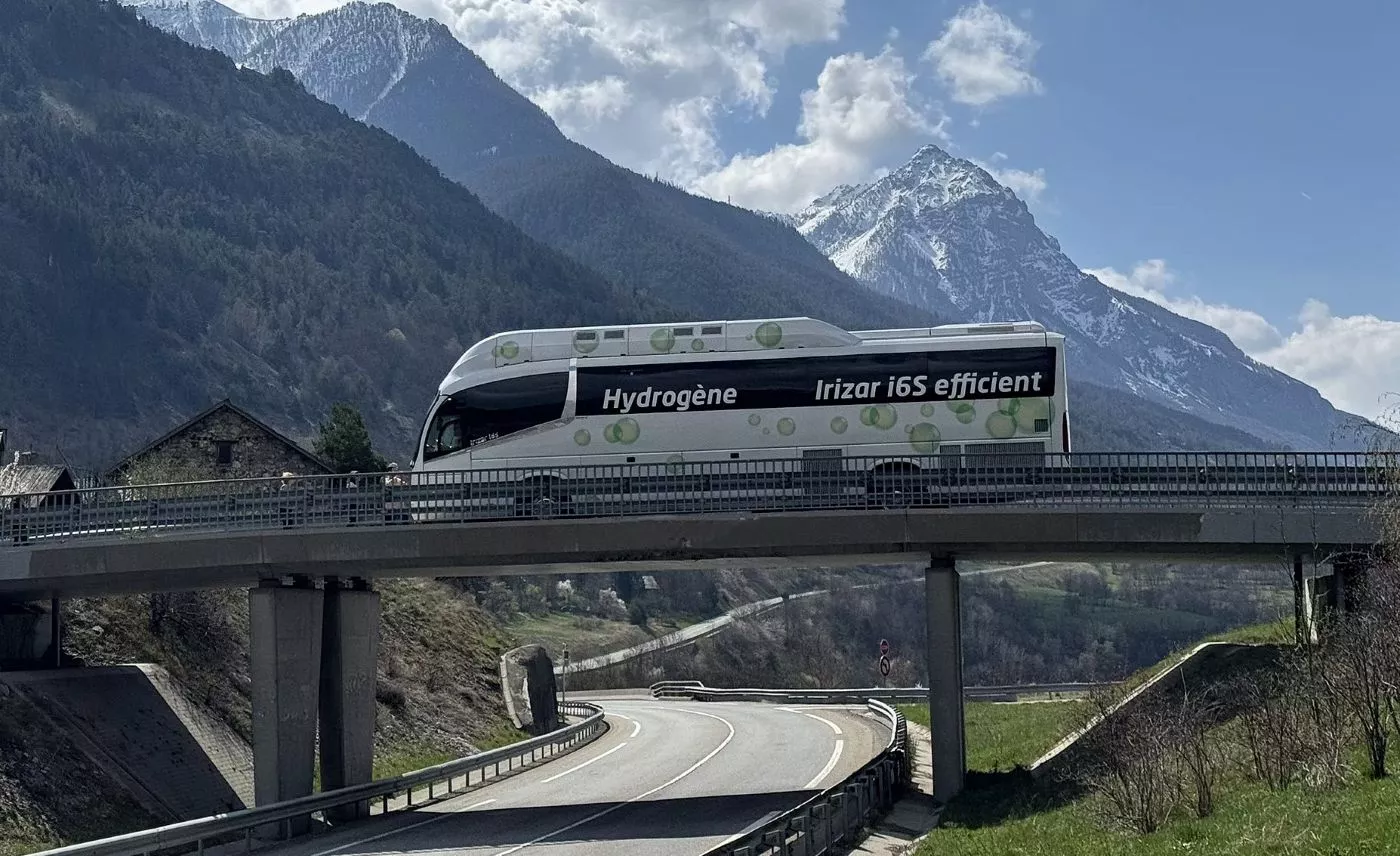 Nuevo modelo de autocar de hidrógeno Irizar i6S Efficient / IRIZAR