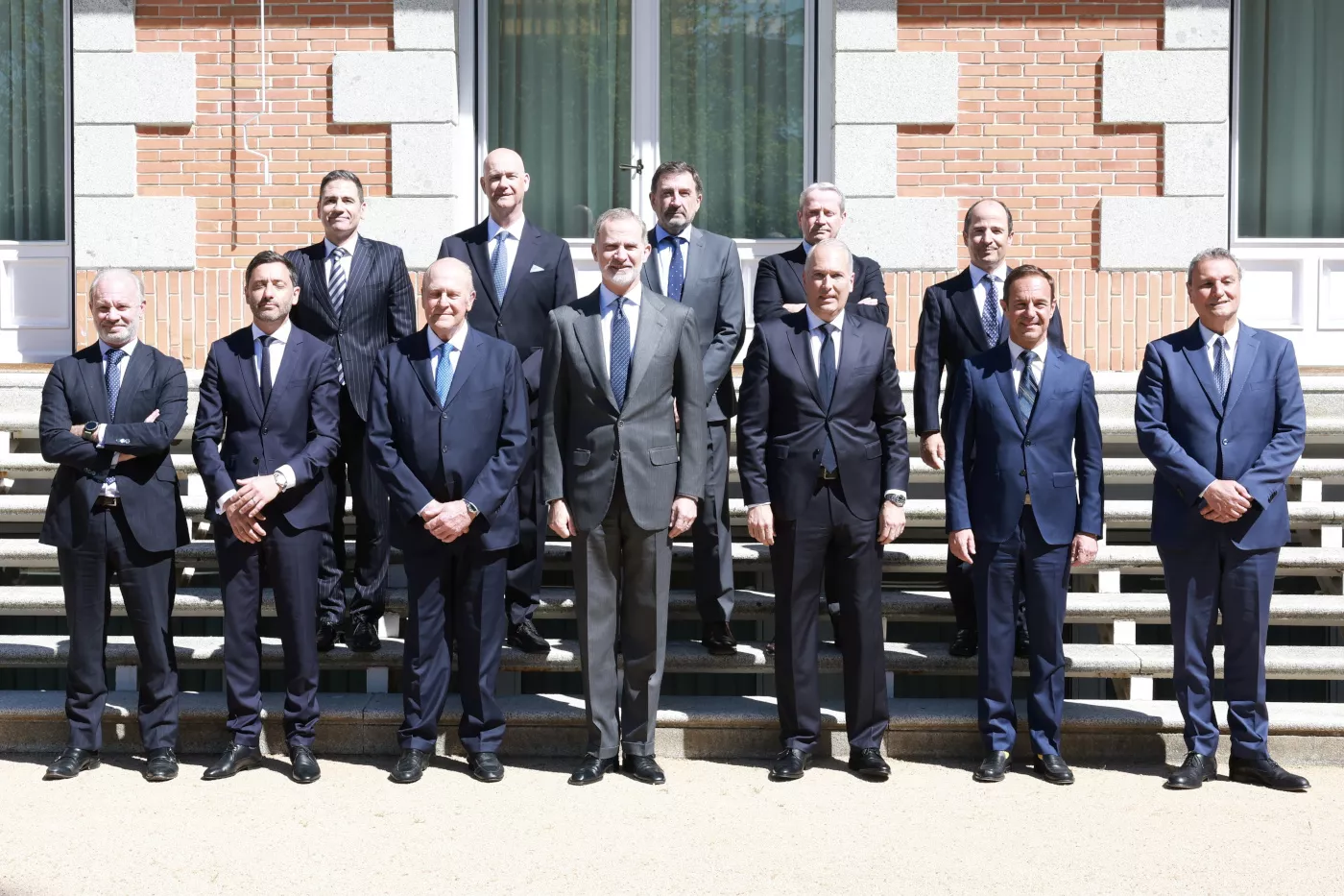 El Rey Felipe VI con representantes de Automobile Barcelona