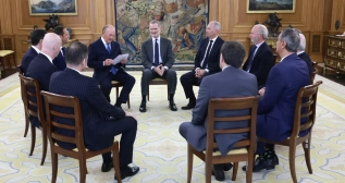 El Rey reunido con representantes de Automobile Barcelona El Rey reunido con representantes de Automobile Barcelona