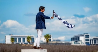 Carlos Sainz da la salida a las obras de la F1 en Madrid