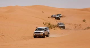 Coches en las dunas de la Maroc Challenge Coches en las dunas de la Maroc Challenge