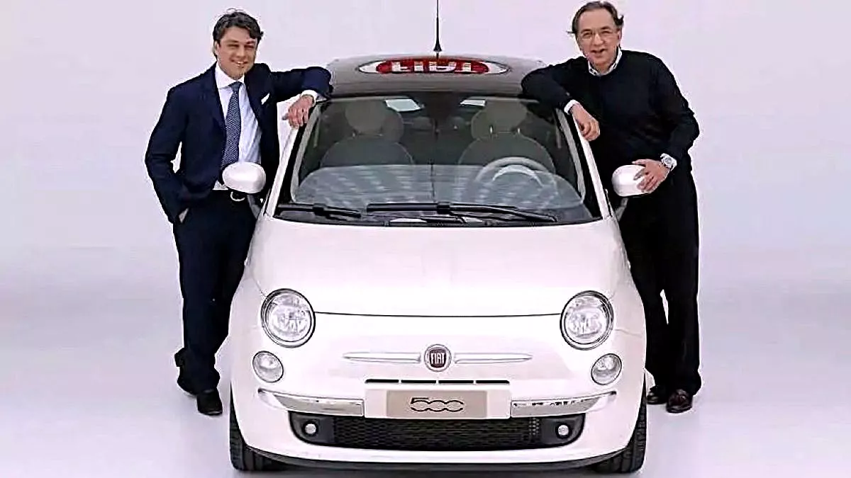 Luca de Meo y Sergio Marchionne con el nuevo Fiat 500