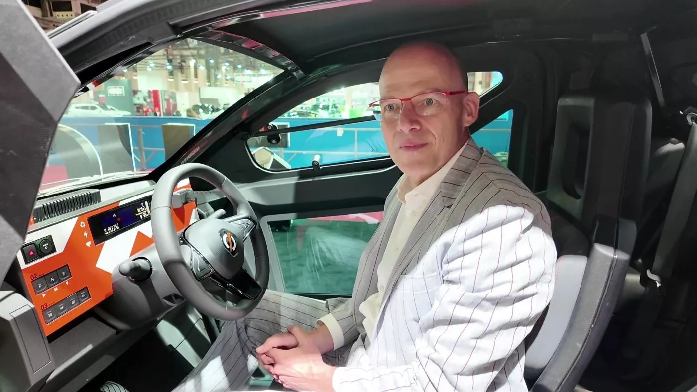 Filippo Rivanera, COO Movilidad y Energía Mobilize Iberia, con el modelo Duo