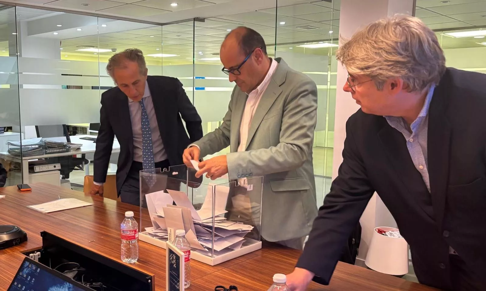 Recuento de papeletas en las elecciones de Ganvam