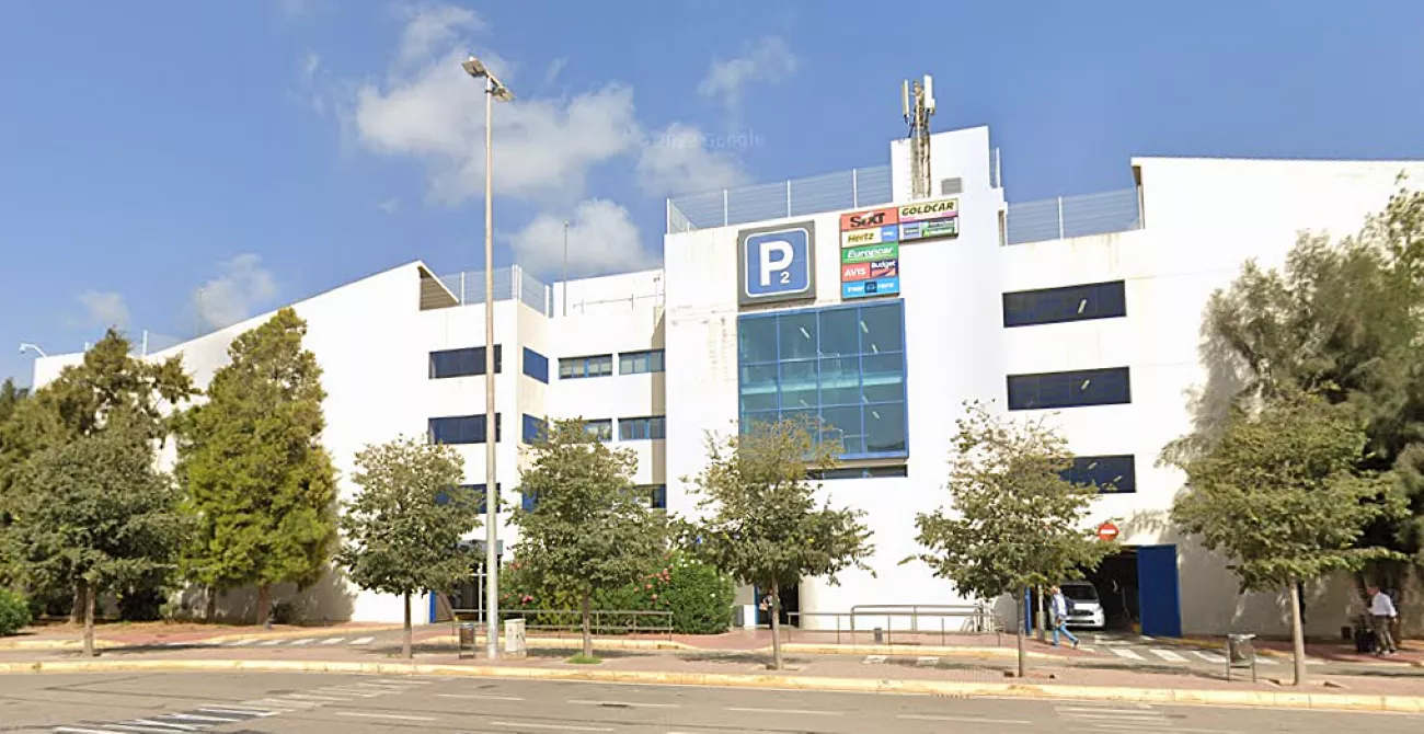 Parking de empresas de alquiler en el aeropuerto de Ibiza / GOOGLE MAPS