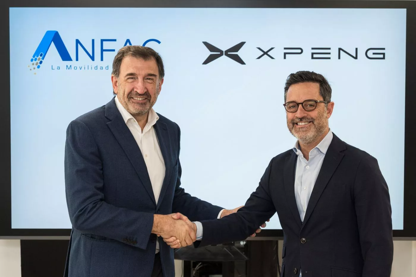 Jose Lopez Tafall (Anfac) e Ignacio Román (Xpeng España)