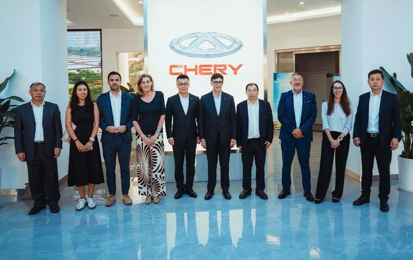 Salvador Illa con la dirección de Chery en China