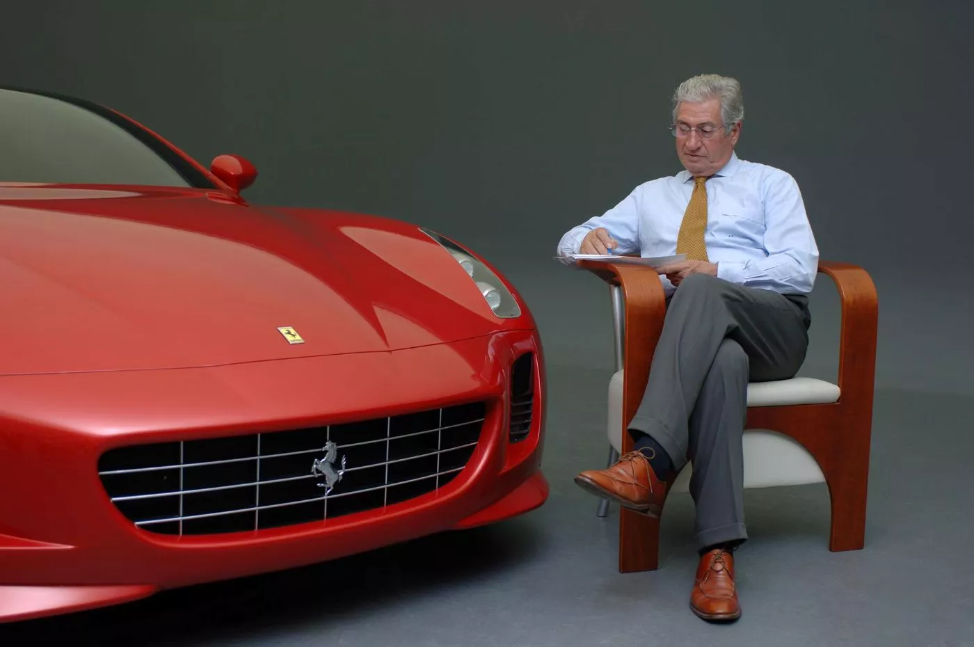 Giorgetto Giugiaro con uno de sus diseños Giorgetto Giugiaro con uno de sus diseños
