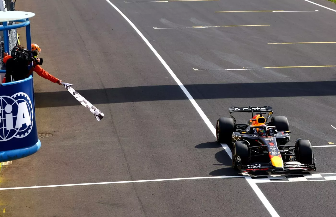 Max Verstappen gana en Monza / RED BULL RACING