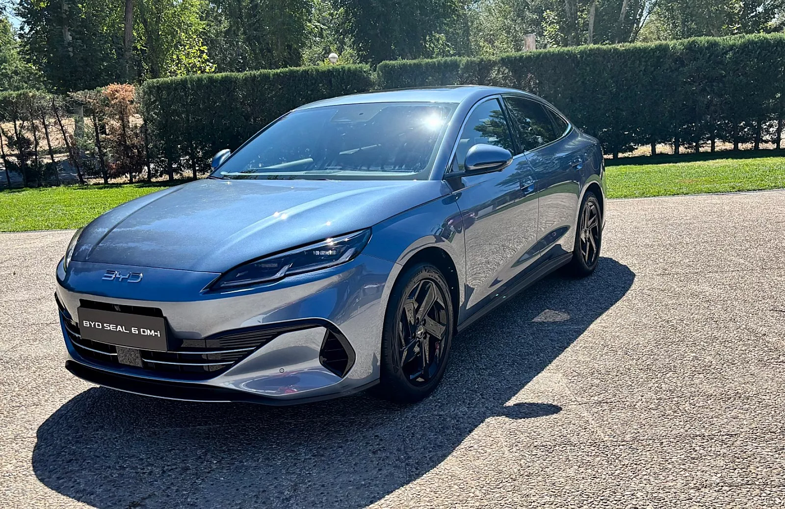 Nuevo BYD Seal 6 DM-i en versión berlina híbrida enchufable