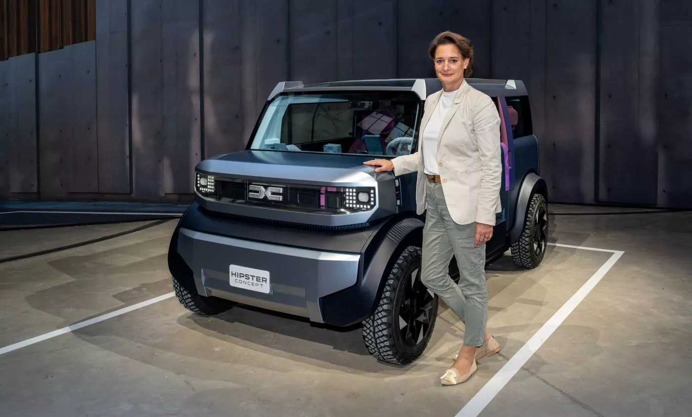 Katrin Adt con el nuevo Dacia Hipster Concept