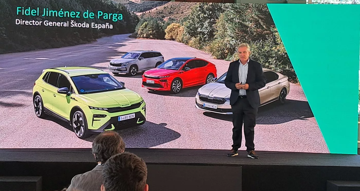Fidel Jiménez de Parga con al gama electrificada de Skoda / T.F.