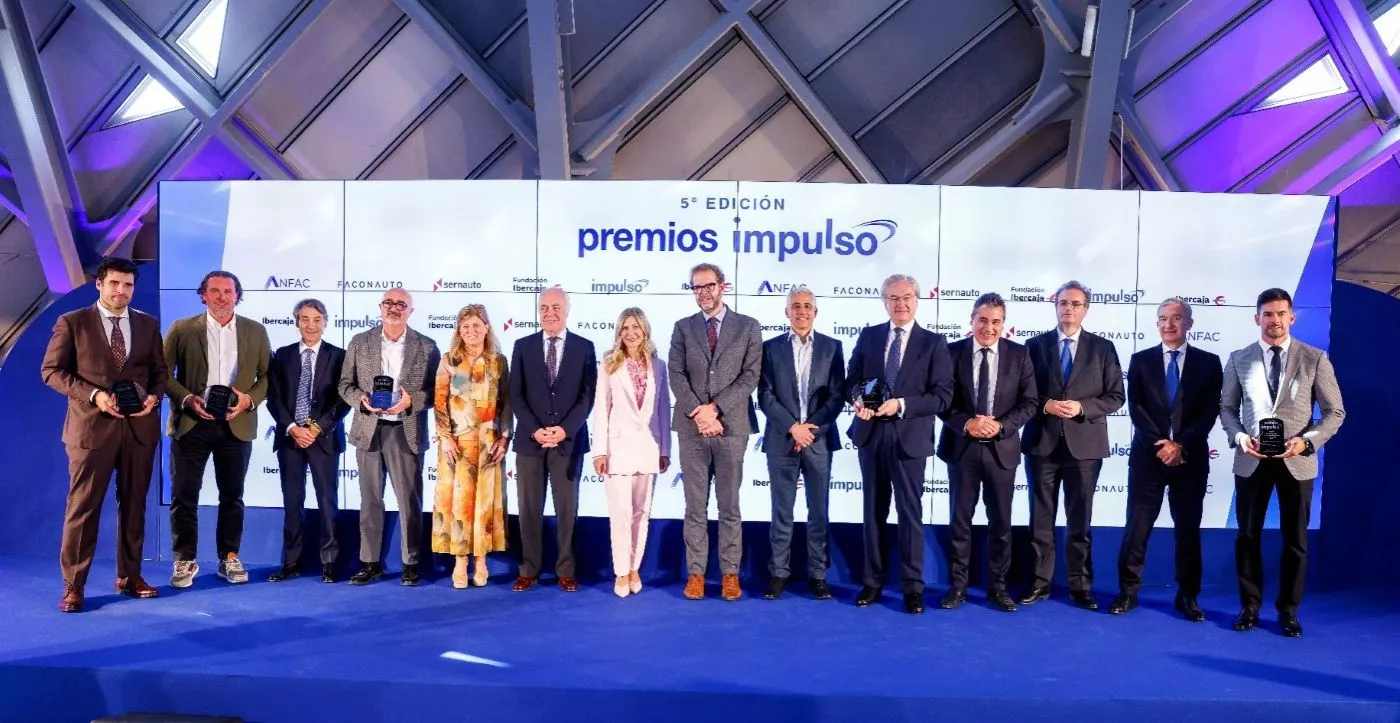 Ganadores de los Premios Impulso junto al secretario de Industria y responsables de Anfac, Faconauto y Sernauto Ganadores de los Premios Impulso junto al secretario de Industria y responsables de Anfac, Faconauto y Sernauto
