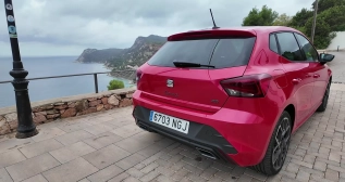 Nuevo Seat Ibiza 2026 junto a la playa Nuevo Seat Ibiza 2026 junto a la playa