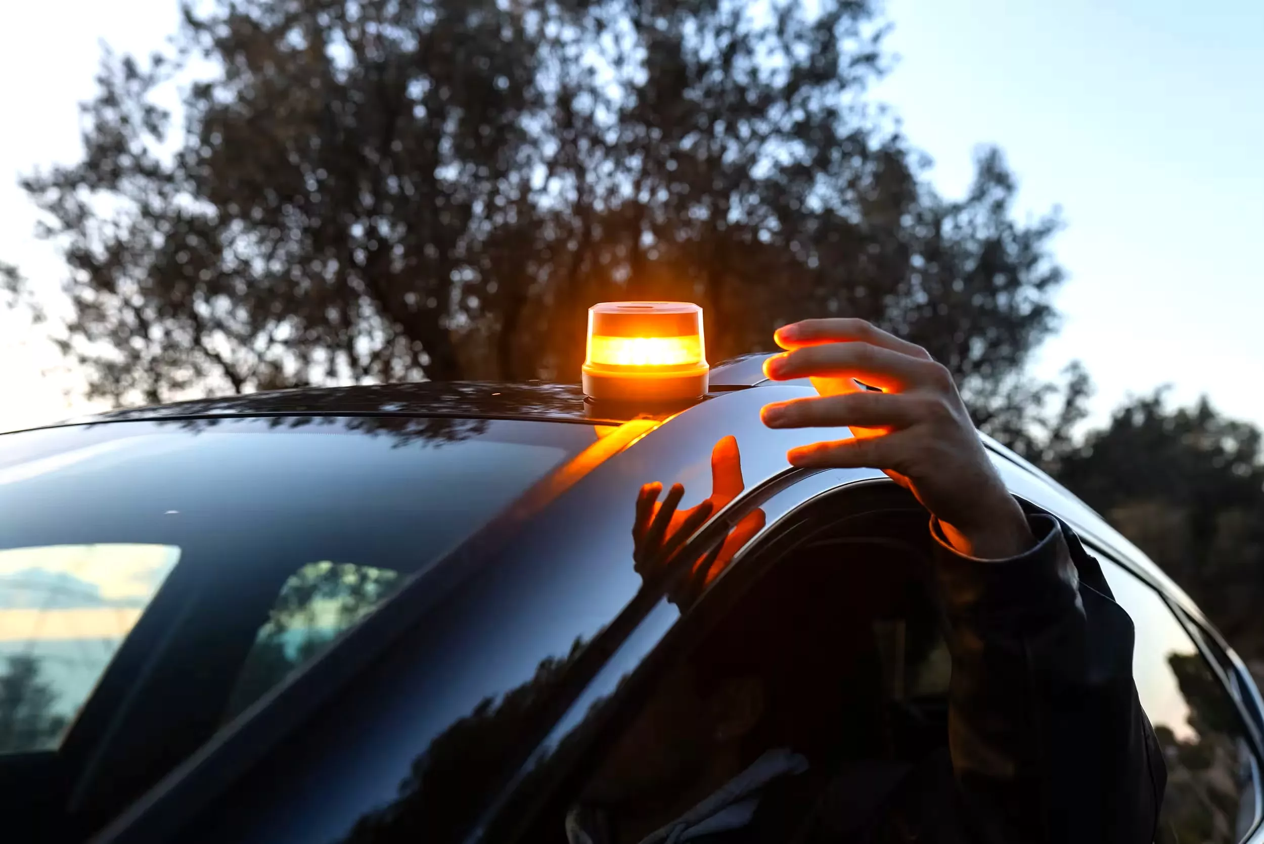 Colocación de la baliza V16 en un coche / OSRAM