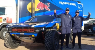 Nani Roma y Àlex Haro junto al Ford Raptor T1+ Evo Nani Roma y Àlex Haro junto al Ford Raptor T1+ Evo