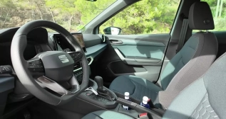 Interior del Seat Arona 2026