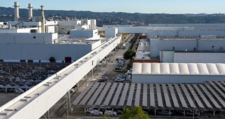 Nuevo túnel elevado que lleva las baterías a la fábrica de Martorell Nuevo túnel elevado que lleva las baterías a la fábrica de Martorell