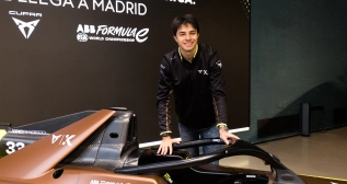 Pepe Martí junto al monoplaza de Cupra Pepe Martí junto al monoplaza de Cupra