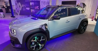 Renault 4 en proceso de carga