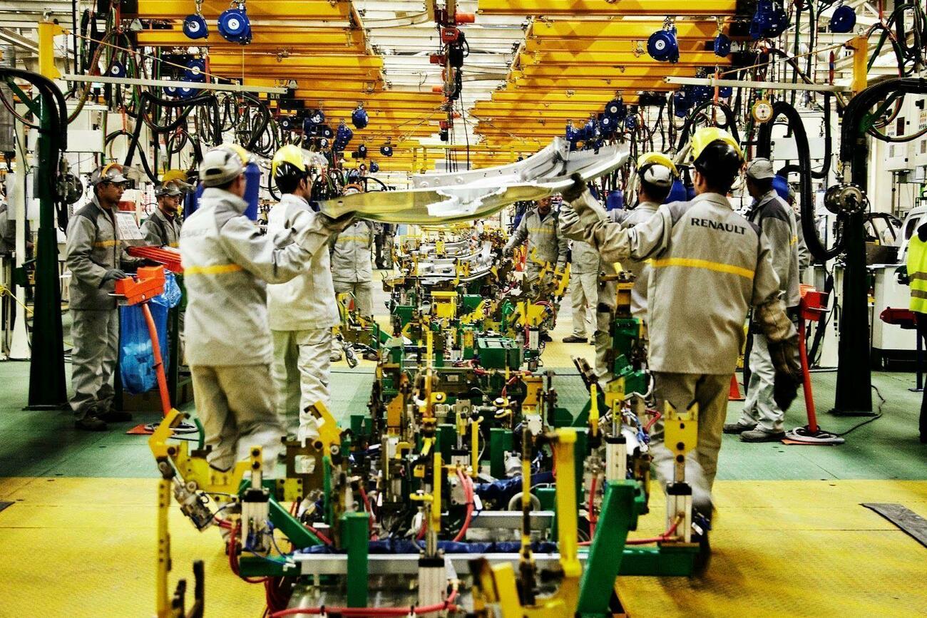 Trabajadores en la fábrica Renault