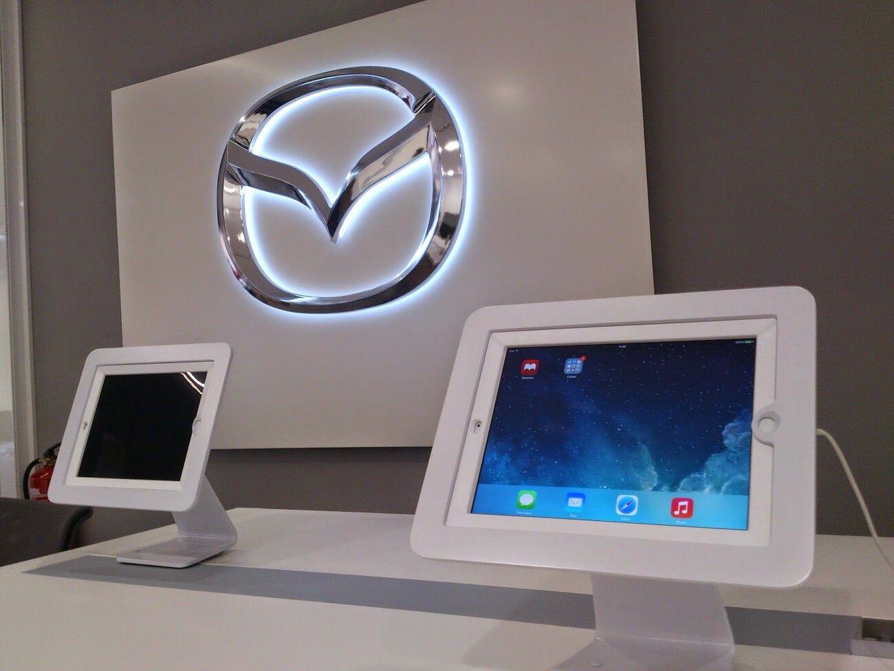 Tablets en el concesionario de coches Mazda Tablets en el concesionario de coches Mazda