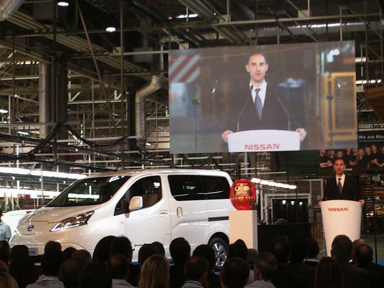 Presentación de la primera furgoneta eléctrica e-NV200 producida en serie en la Zona Franca