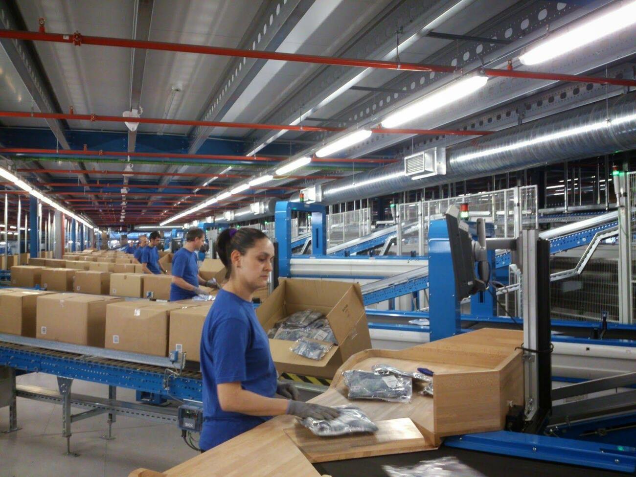 Trabajadores en una fábrica de Inditex Trabajadores en una fábrica de Inditex