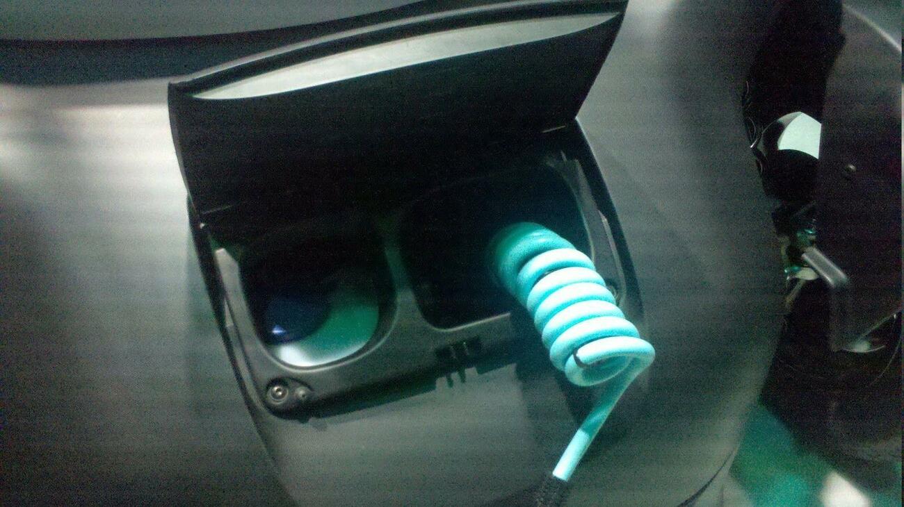 Enchufe de un coche eléctrico