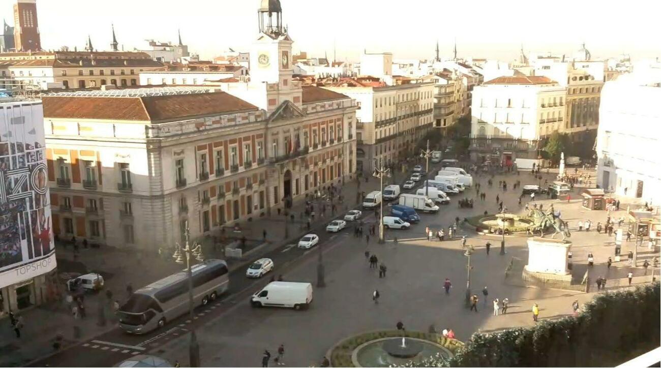 Foto de la Puerta del Sol de la ciudad de Madrid Foto de la Puerta del Sol de la ciudad de Madrid