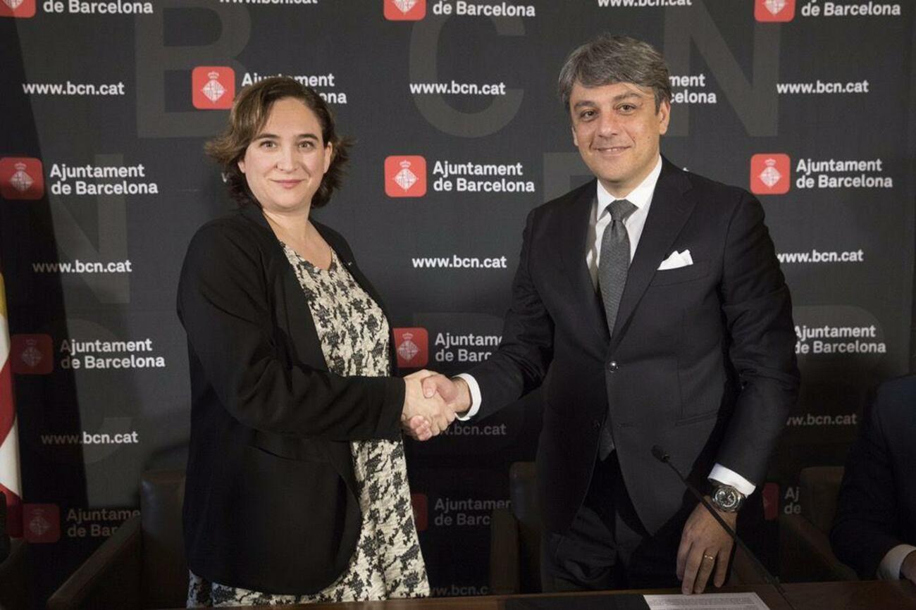 La alcaldesa de Barcelona, Ada Colau y el presidente de Seat, Luca de Meo La alcaldesa de Barcelona, Ada Colau y el presidente de Seat, Luca de Meo