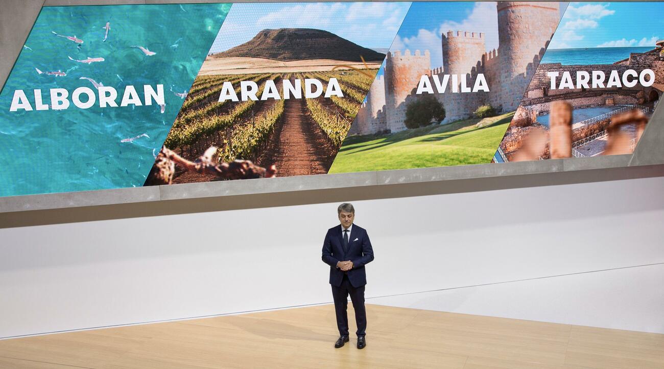 Luca de Meo, presidente de Seat, con los posibles nombres para el nuevo SUV: Tarraco, Ávila, Alborán y Aranda Luca de Meo, presidente de Seat, con los posibles nombres para el nuevo SUV: Tarraco, Ávila, Alborán y Aranda