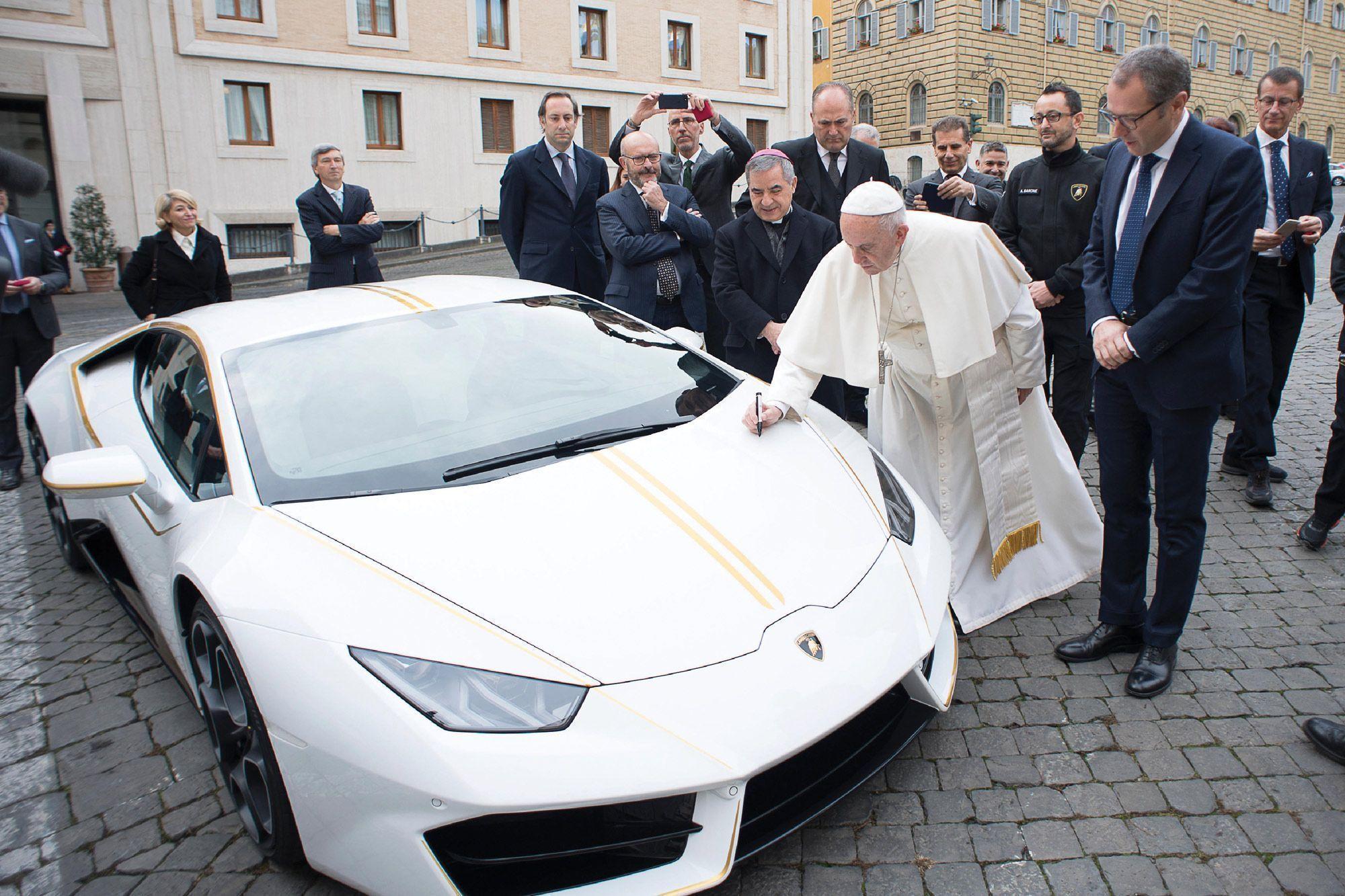 Se alquila Lamborghini del Papa