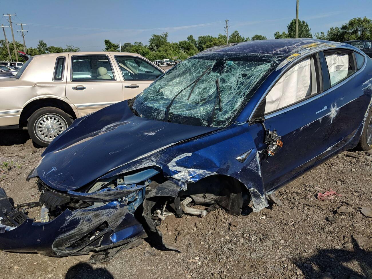 Imágenes de un Tesla Model 3 tras un accidente