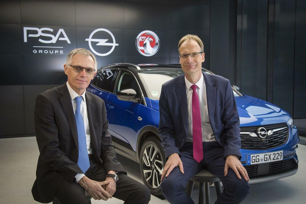 Carlos Tavares, consejero delegado de PSA (izquierda), junto al responsable de Opel, Michael Lohscheller Carlos Tavares, consejero delegado de PSA (izquierda), junto al responsable de Opel, Michael Lohscheller