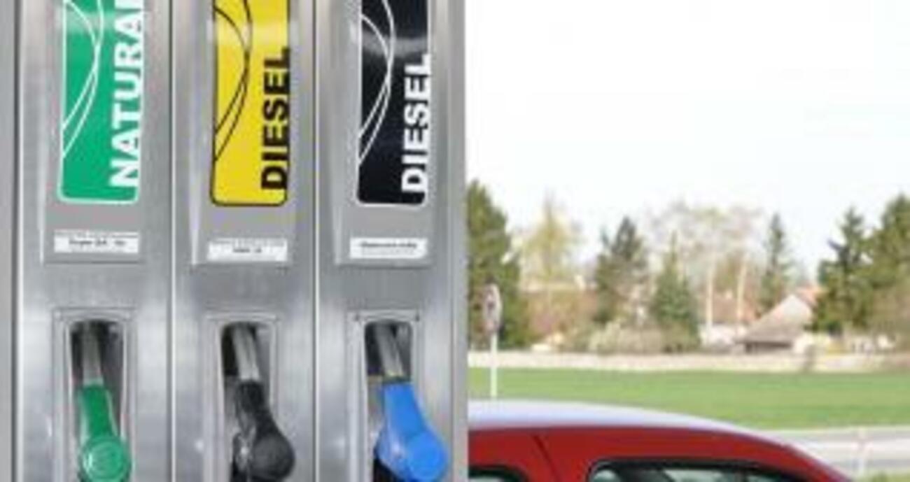 Surtidor de gasolina y diésel en una gasolinera