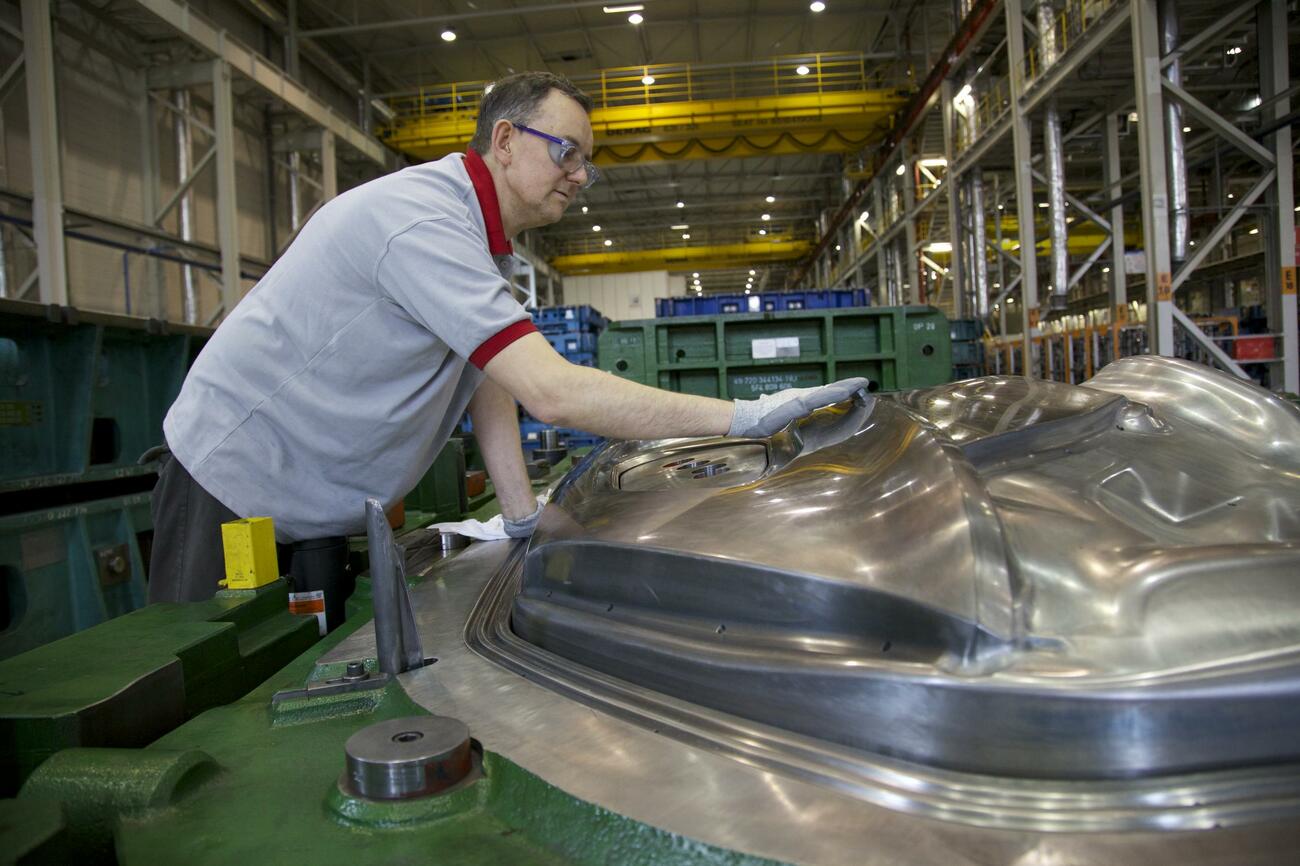 Un trabajador de la fábrica de Seat Un trabajador de la fábrica de Seat