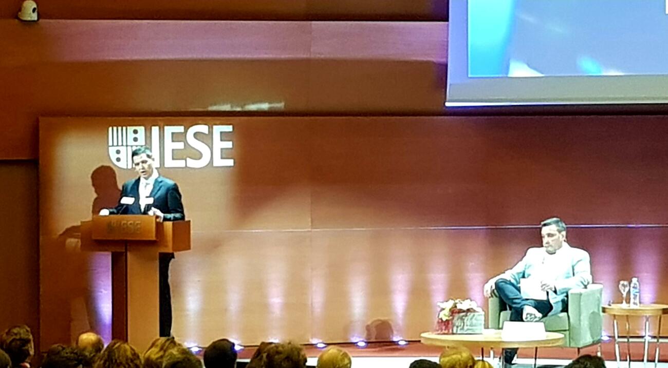 El vicepresidente de Seat Xavier Ros (izquierda) y Matías Carnero, presidente del comité, en IESE El vicepresidente de Seat Xavier Ros (izquierda) y Matías Carnero, presidente del comité, en IESE