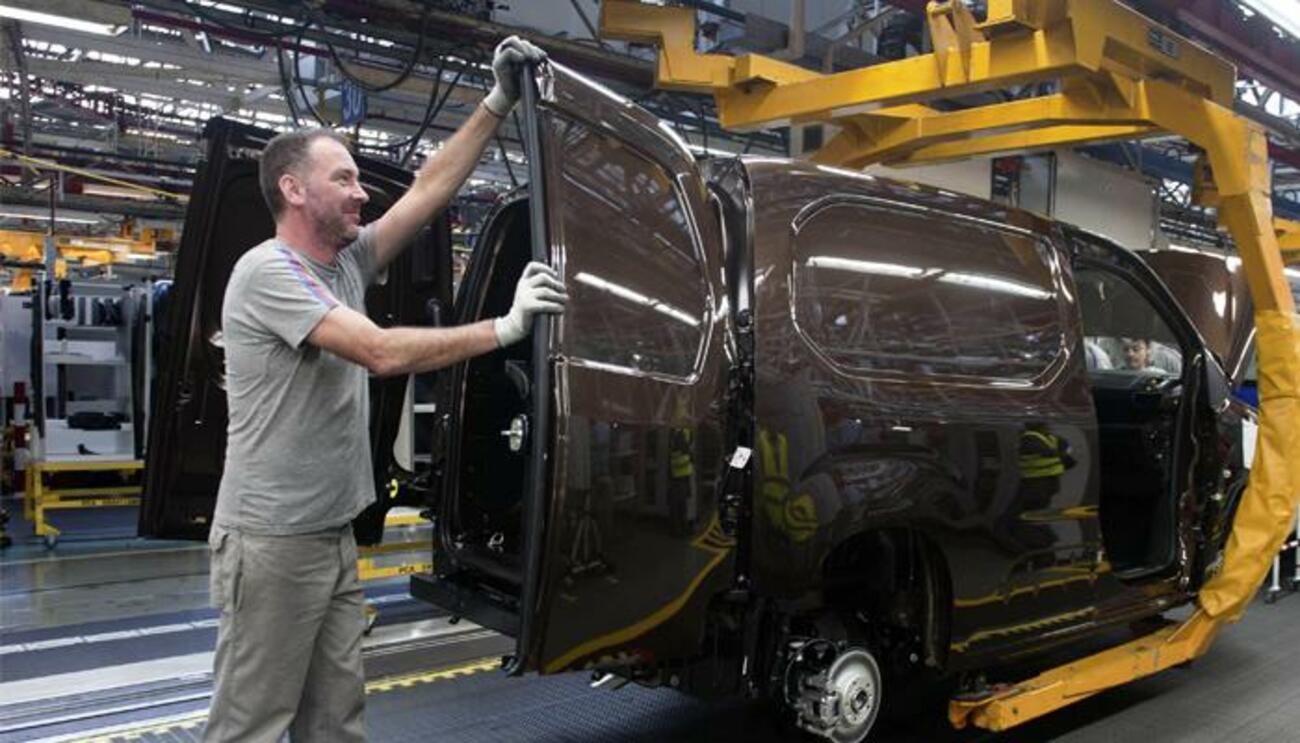 Producción del modelo Peugeot Partner, que tiene una versión eléctrica, en PSA Vigo Producción del modelo Peugeot Partner, que tiene una versión eléctrica, en PSA Vigo