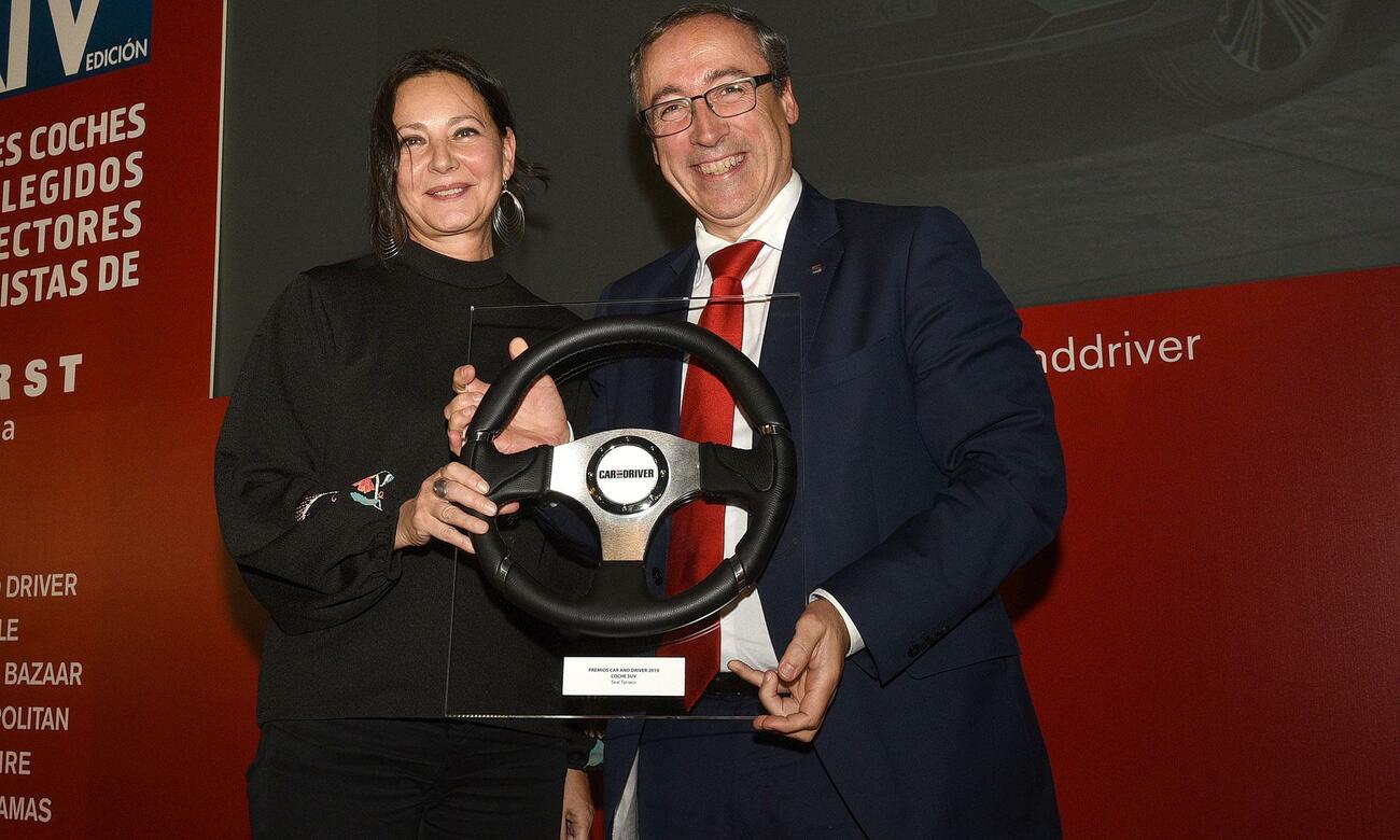 Mikel Palomera, director general de Seat España, recoge el premio al mejor SUV al Seat Tarraco