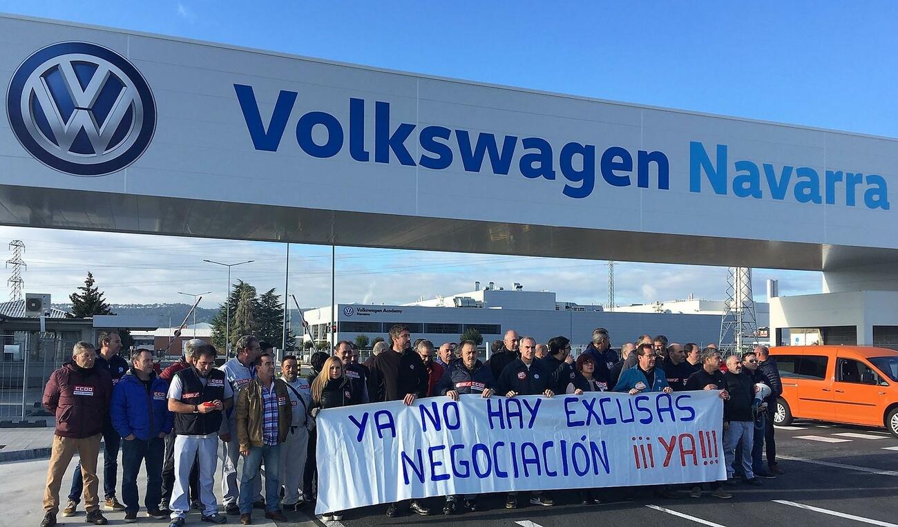 Protesta en Volkswagen Navarra para exigir el convenio colectivo