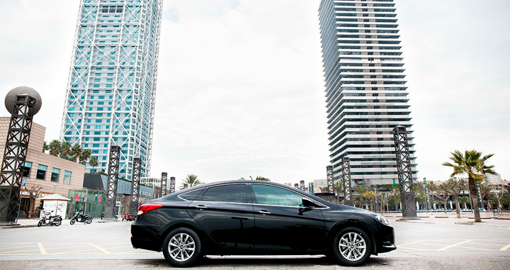 Imagen de un vehículo de Uber en Barcelona / UBER Imagen de un vehículo de Uber en Barcelona / UBER