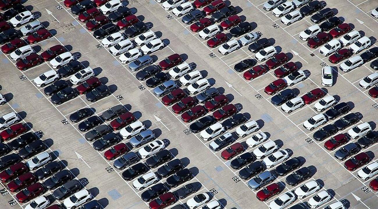 Automóviles en el puerto de Barcelona Automóviles en el puerto de Barcelona