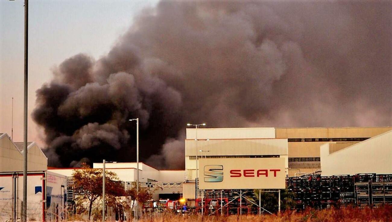 Incendio en las instalaciones de Seat en la Zona Franca de Barcelona