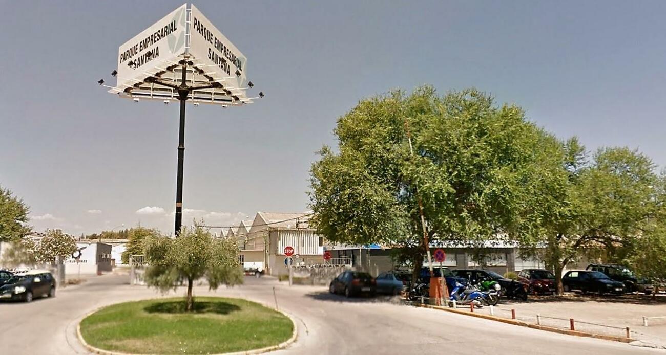 Entrada a la antigua fábrica de Santana Motor de Linares