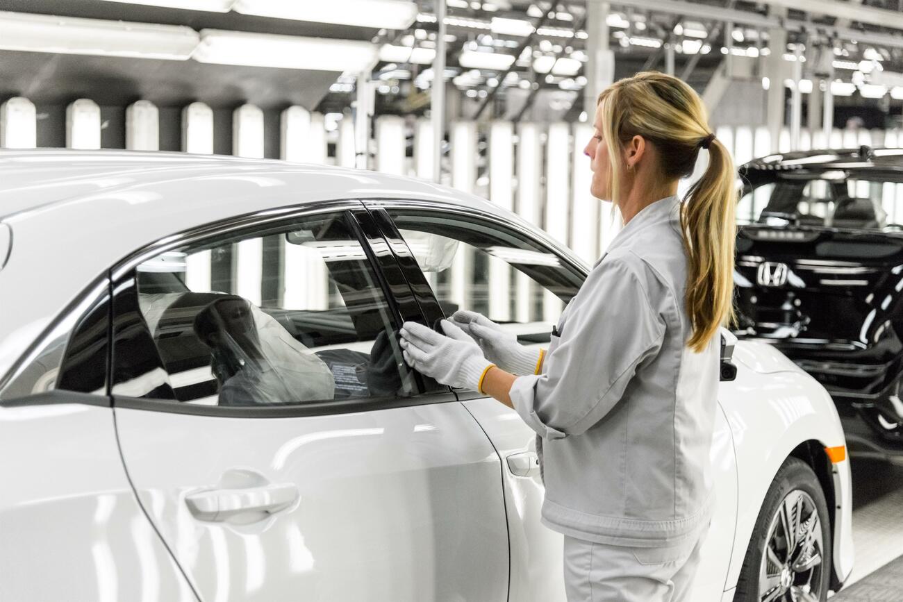 Trabajadora de la fábrica de Honda en Swindon (Reino Unido) Trabajadora de la fábrica de Honda en Swindon (Reino Unido)